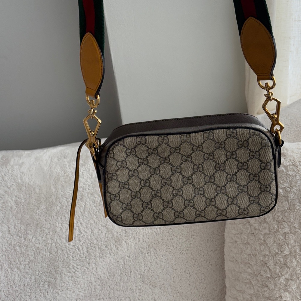 Gucci GG Supreme Beige and Brown Crossbody with Green-Red Web Strap - Picture 2 of 5